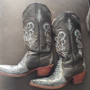 COWGIRL BOOTS